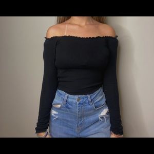 ✨garage black off shoulder top✨